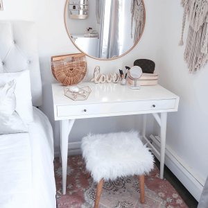 Cute-White-Corner-Vanity-Table
